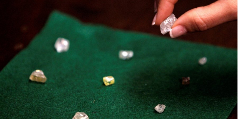 Дуже складні переговори. Країни G7 вирішують, як заборонити поставки російських алмазів — Reuters
